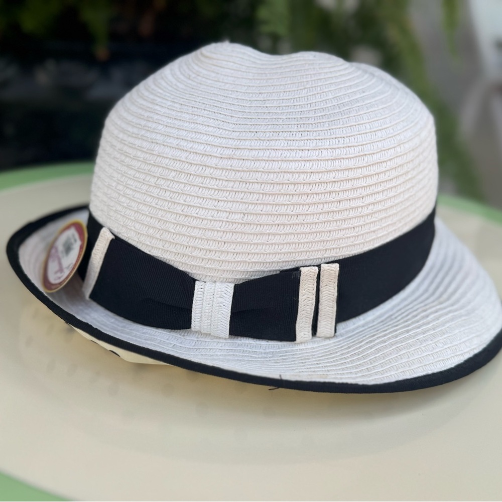 Callanan ReSort Stylish White and Black Hat with Bow NWT European Style Derby
